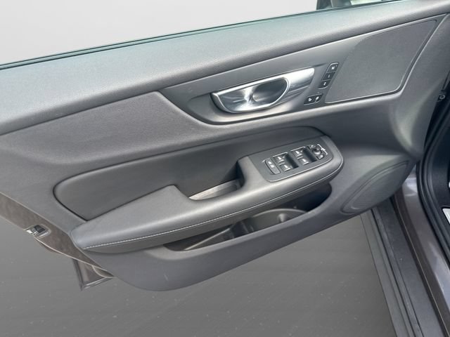 Certified 2025 Volvo V60 B5 Cross Country Plus AWD/4WD image 18