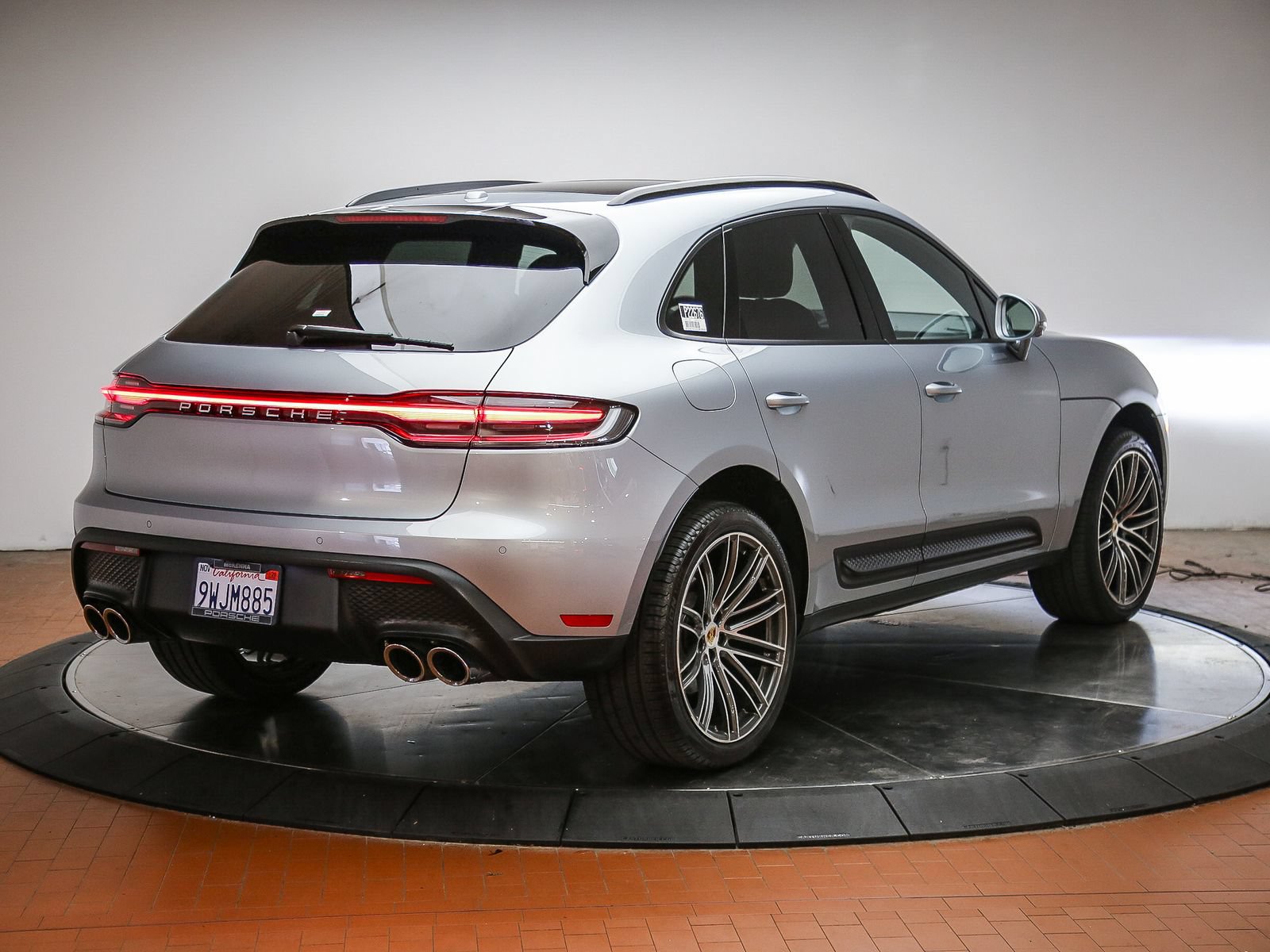 Certified 2026 Porsche Macan AWD/4WD image 7