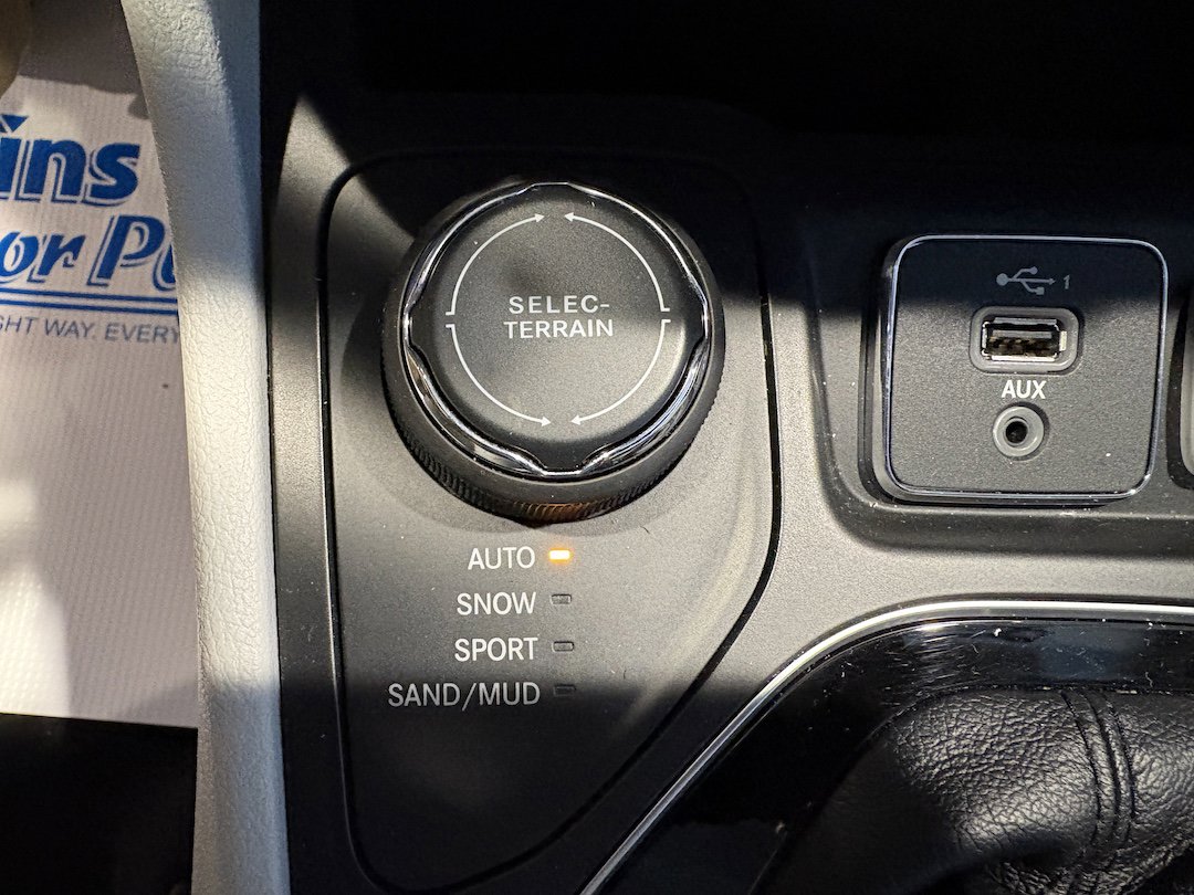 Used 2019 Jeep Cherokee Limited image 21