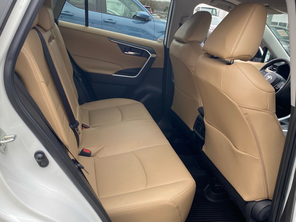 Used 2022 Toyota RAV4 XLE Premium image 14