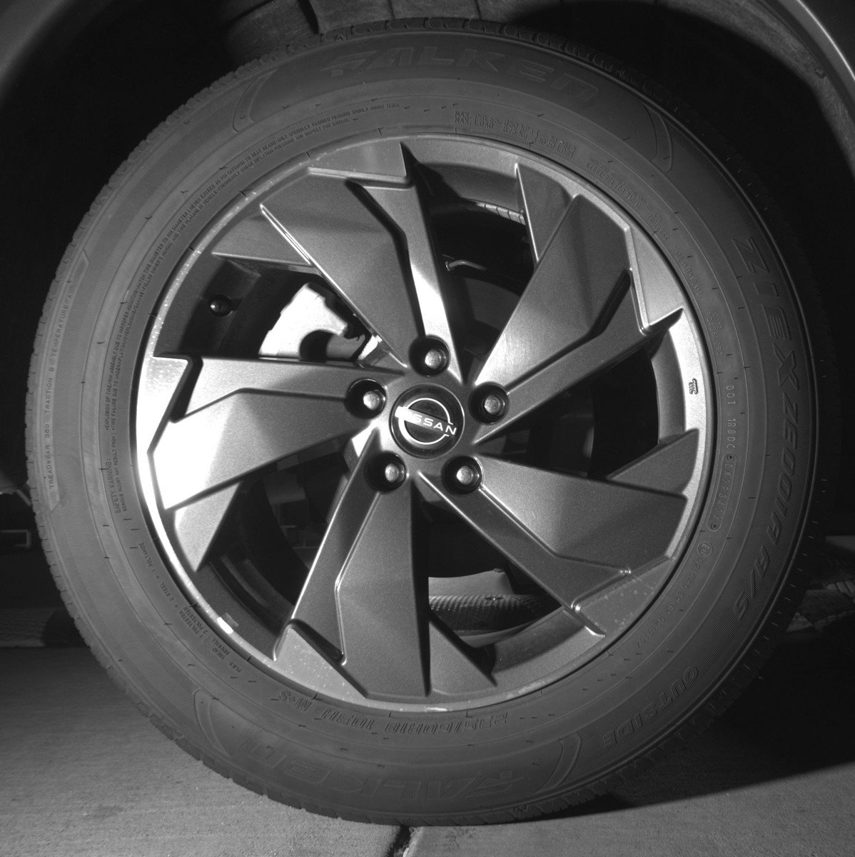 Used 2025 Nissan Rogue SV FWD image 15