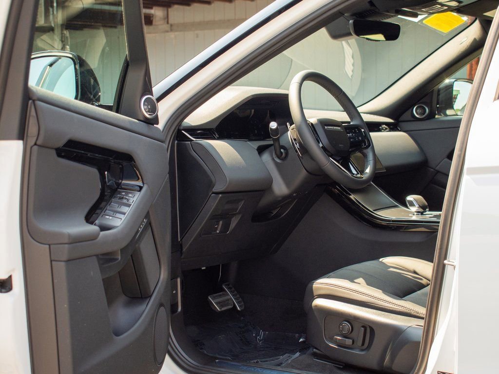 New 2024 Land Rover Range Rover Evoque Dynamic SE image 10