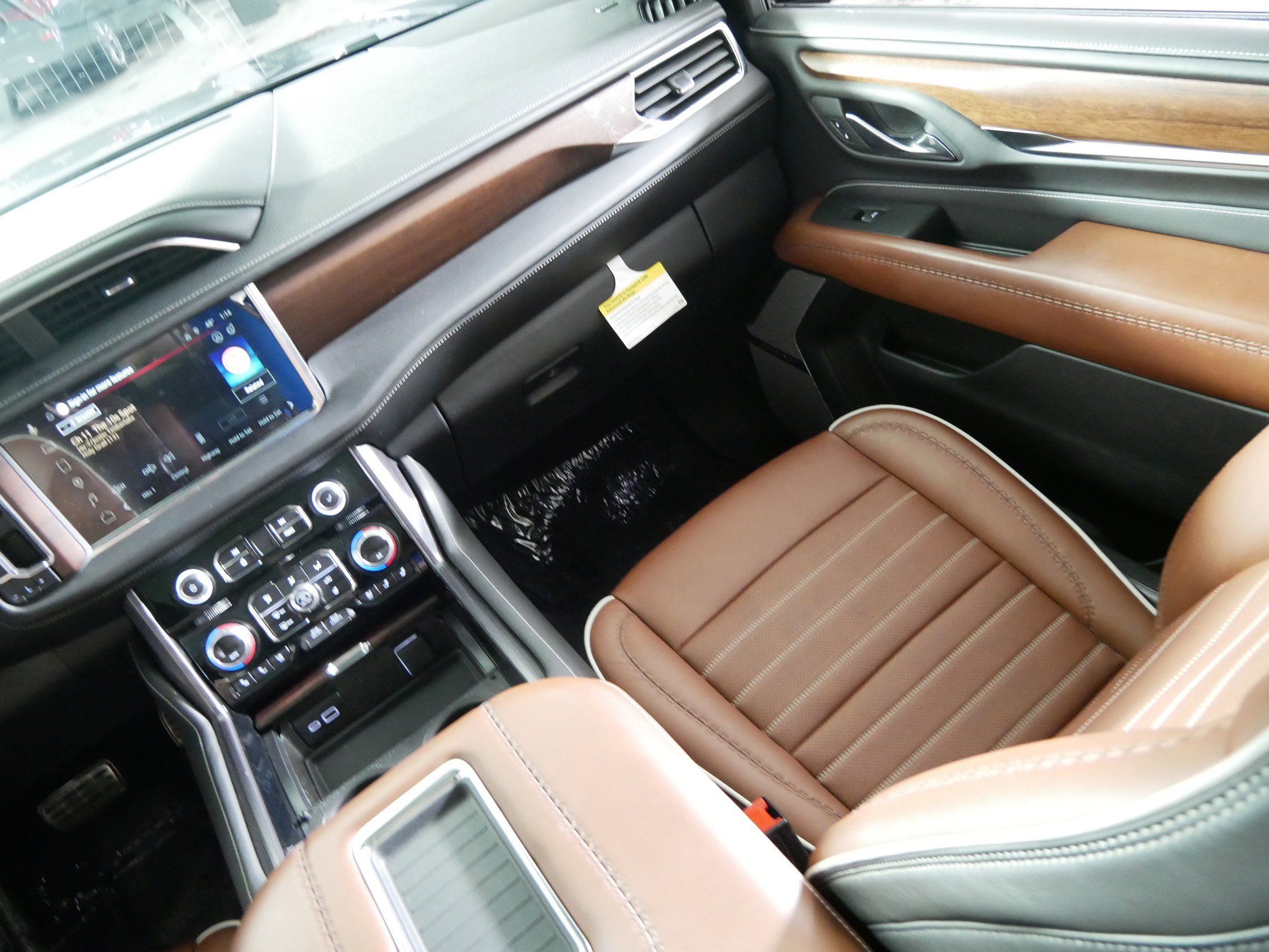 Used 2024 GMC Yukon XL Denali Ultimate image 11