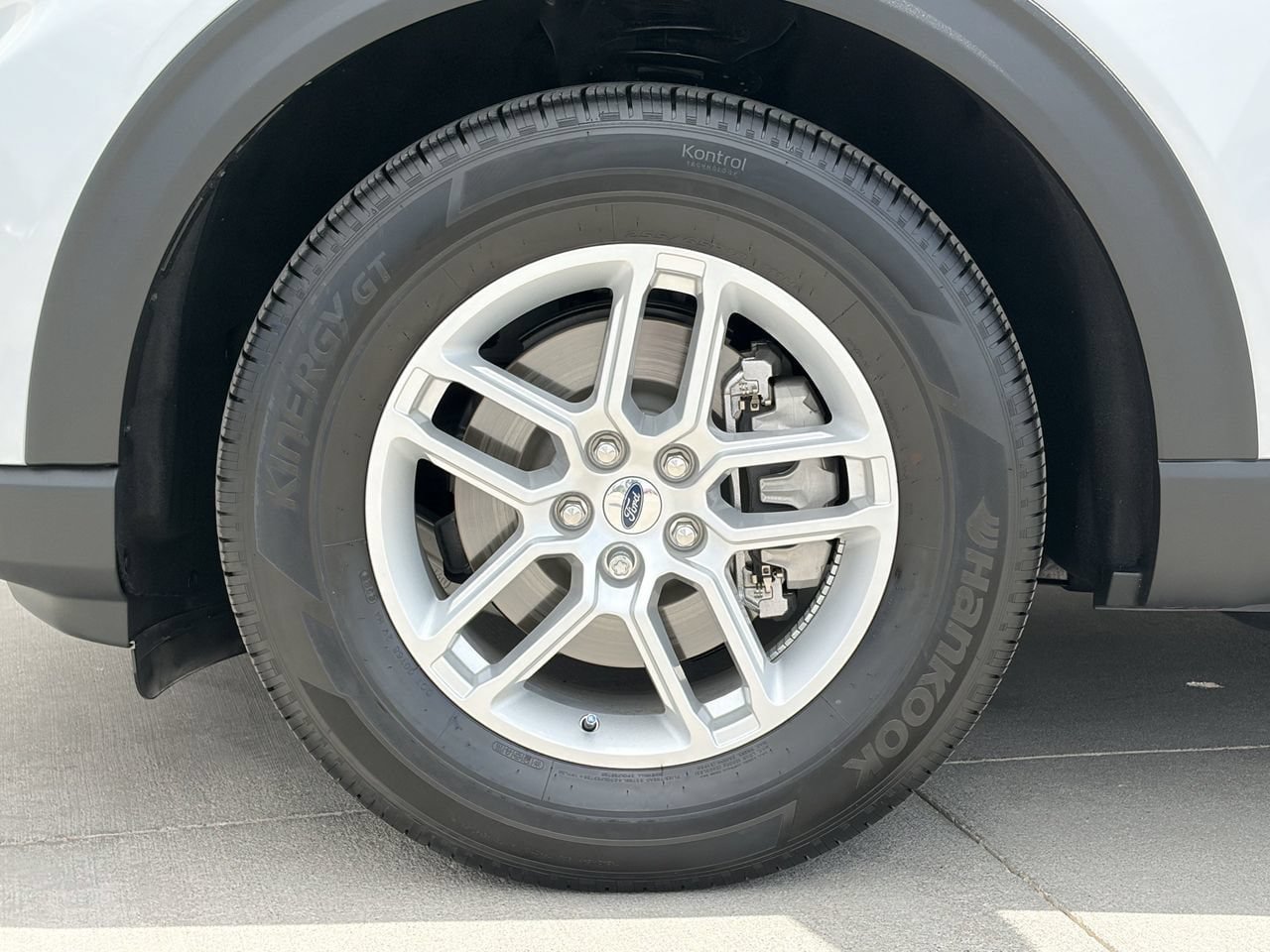 Used 2025 Ford Explorer Active RWD image 9
