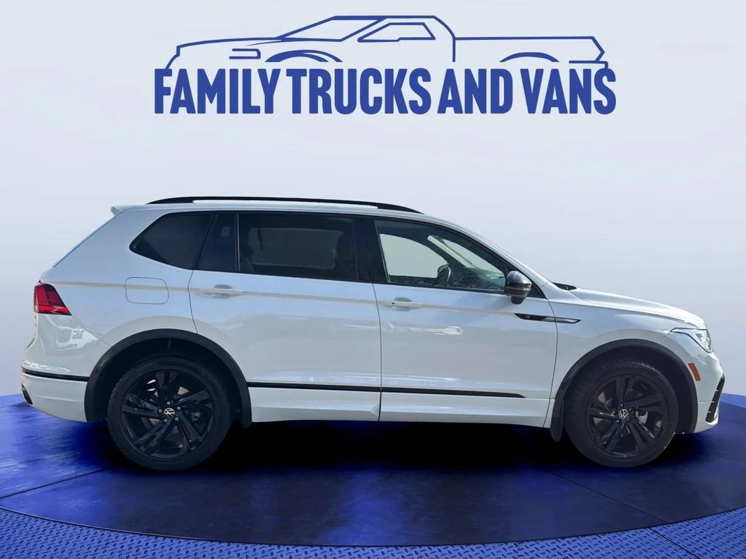 Used 2023 Volkswagen Tiguan SE R-Line FWD image 6