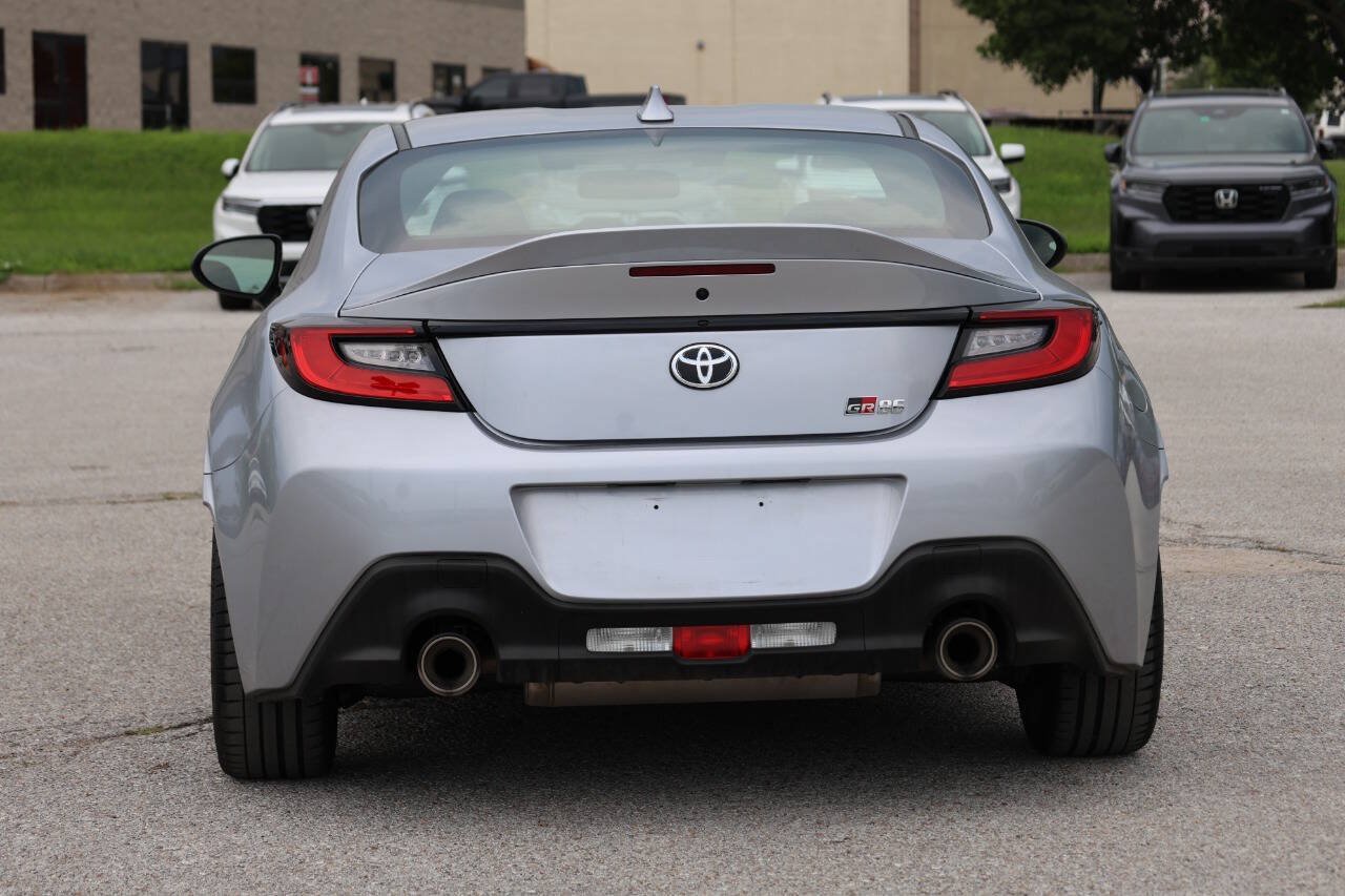 Used 2025 Toyota GR86 Premium w/ Performance Package RWD image 10