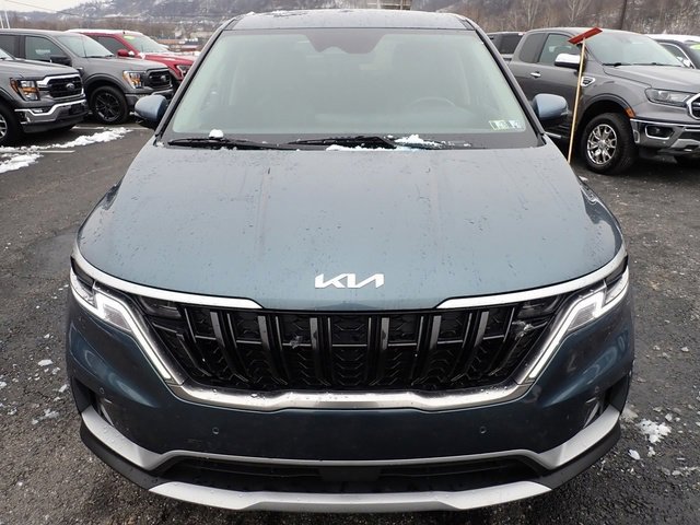 Used 2024 Kia Carnival EX image 11
