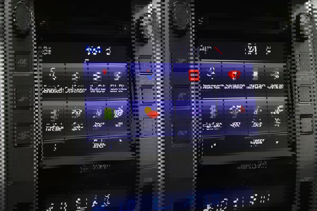 Used 2014 Toyota Tundra Limited w/ Limited Premium Package image 31