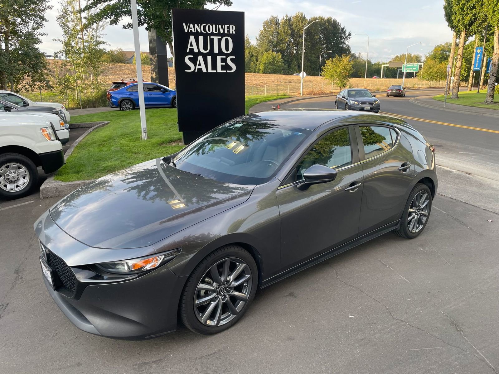 Used 2020 MAZDA MAZDA3 Hatchback image 1