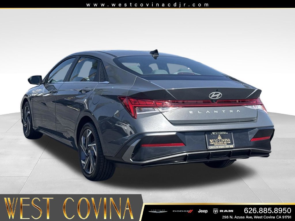Used 2025 Hyundai Elantra SEL FWD image 8