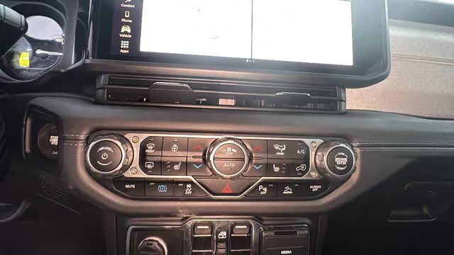 Used 2025 Jeep Wrangler Unlimited Sahara w/ Safety Group image 22