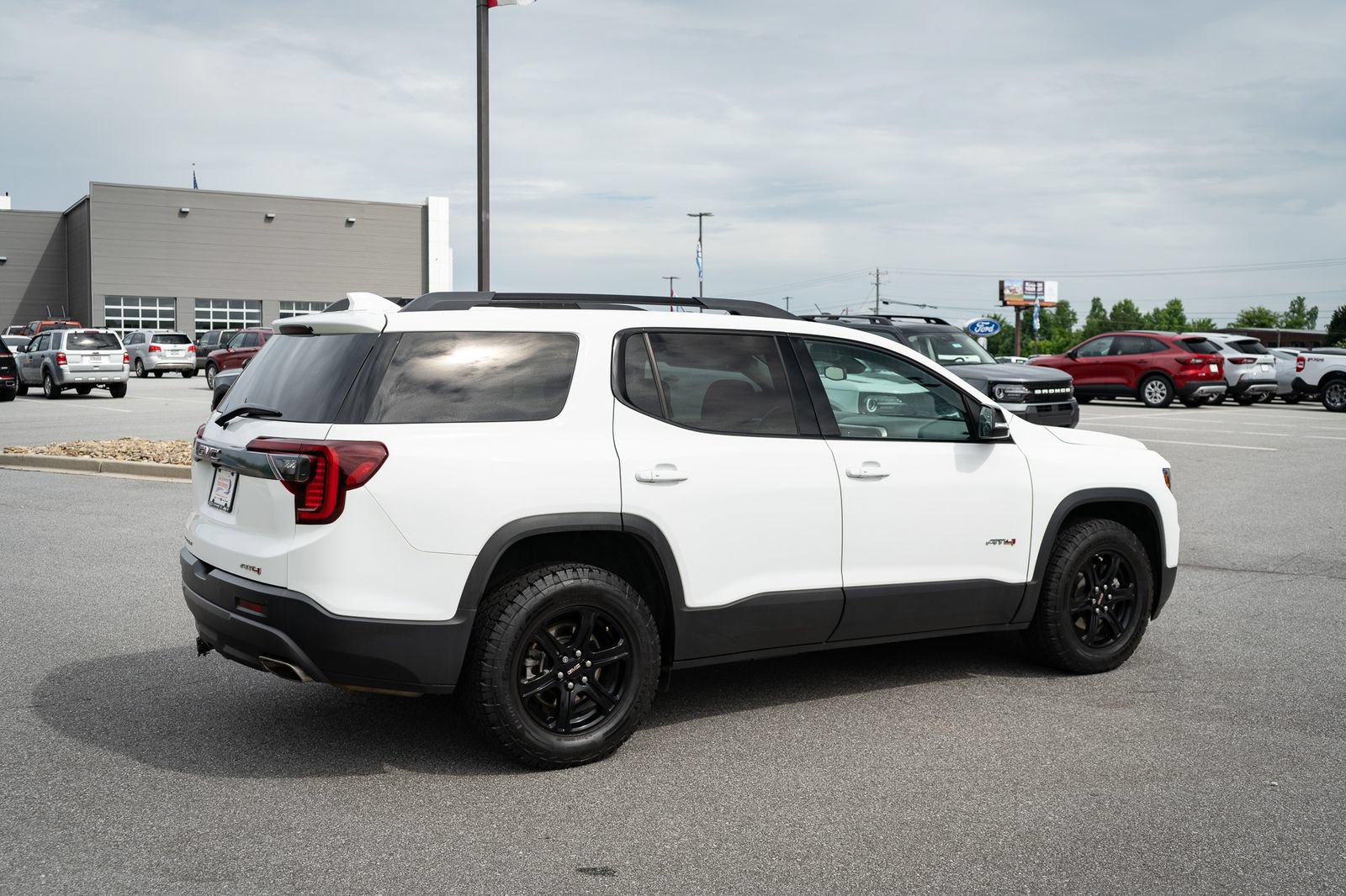 Used 2022 GMC Acadia AT4 w/ Preferred Package AWD/4WD image 10
