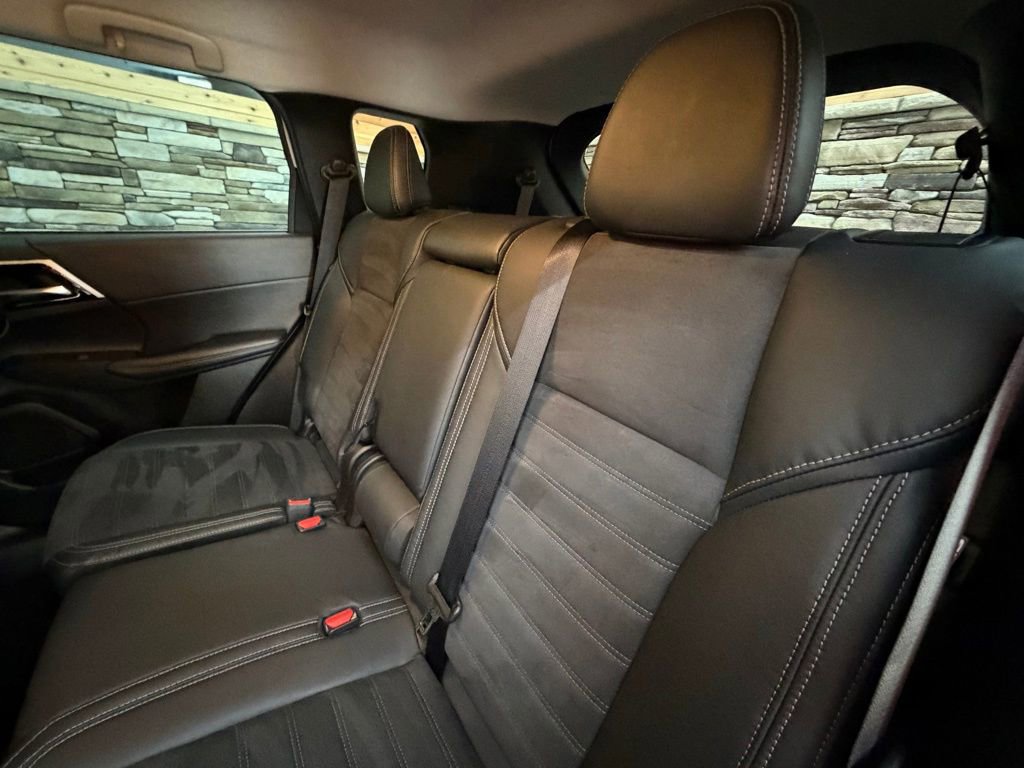 Used 2023 Mitsubishi Outlander SE image 29