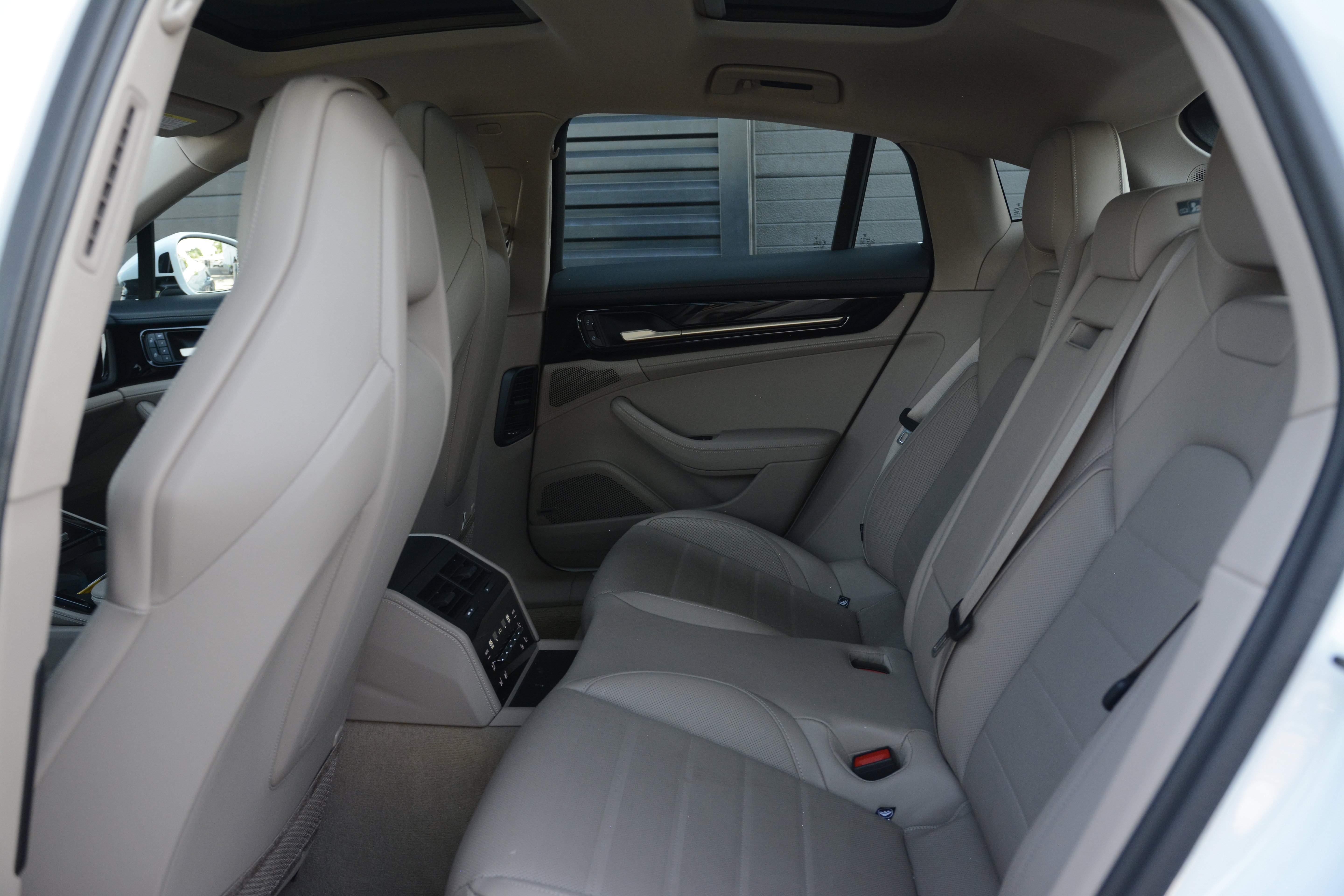 Certified 2024 Porsche Panamera 4 AWD/4WD image 29