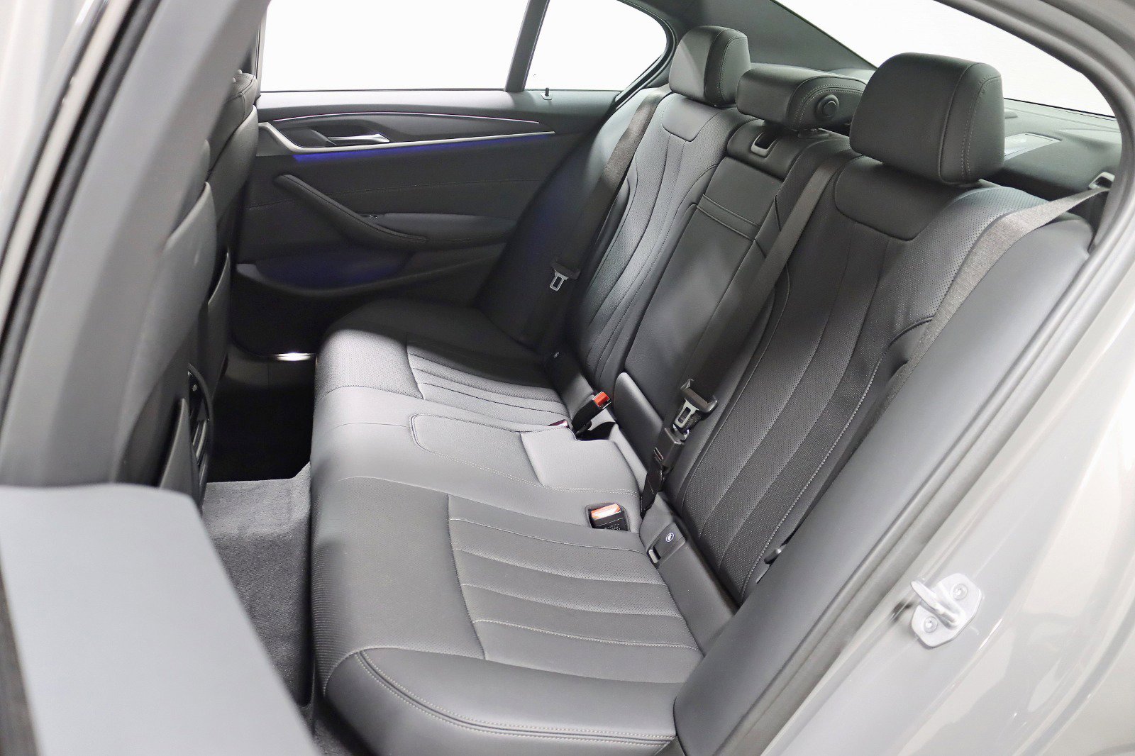 Used 2022 BMW 530i xDrive w/ M Sport Package image 31