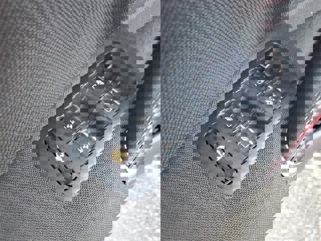 Used 2016 Volkswagen Golf S image 13