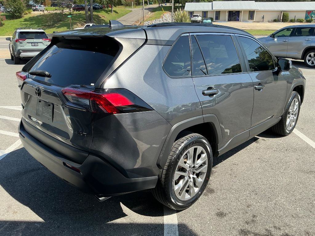 Used 2022 Toyota RAV4 XLE Premium FWD image 6