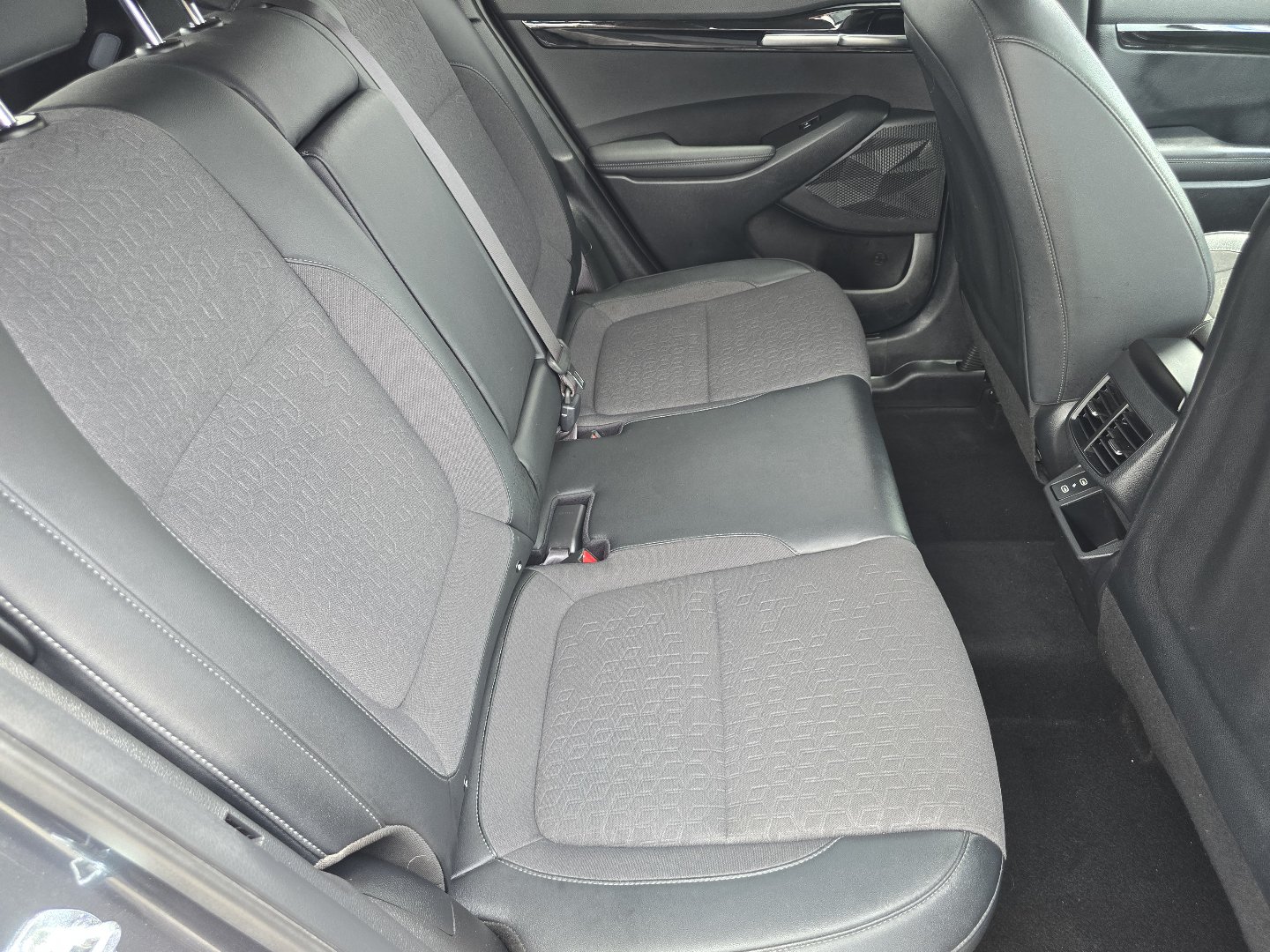 Used 2025 Kia Seltos S AWD/4WD image 22