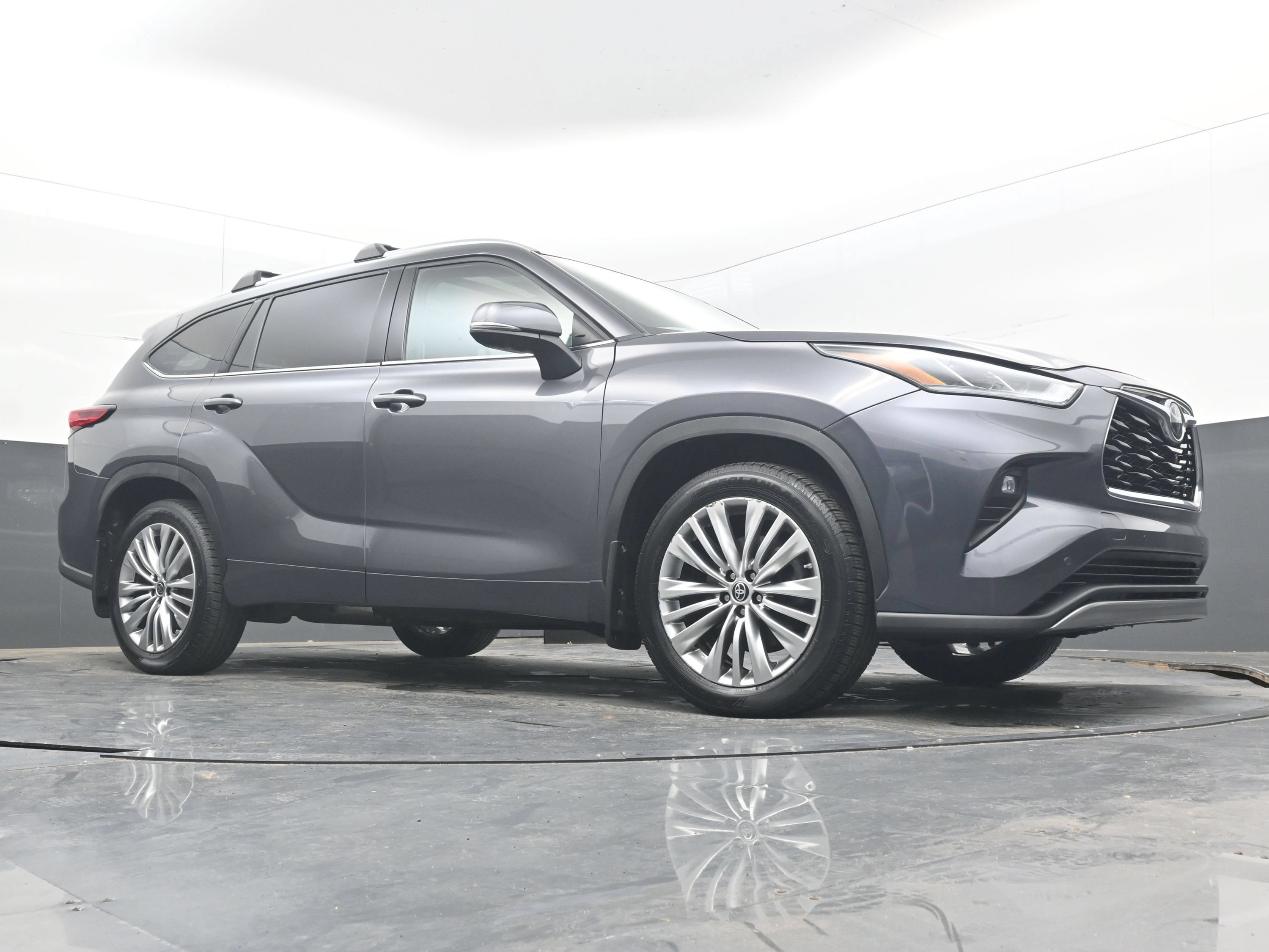 Used 2022 Toyota Highlander Platinum AWD/4WD image 21