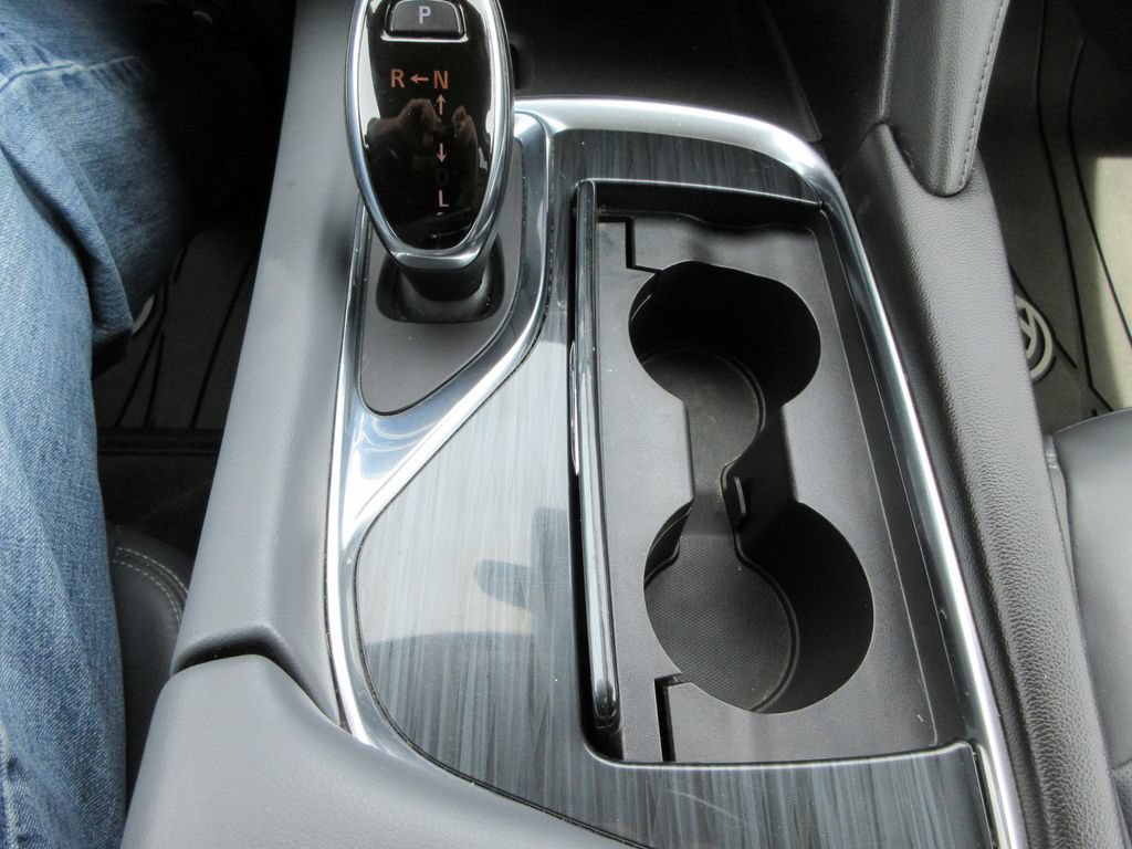 Certified 2019 Buick Enclave Essence FWD image 27