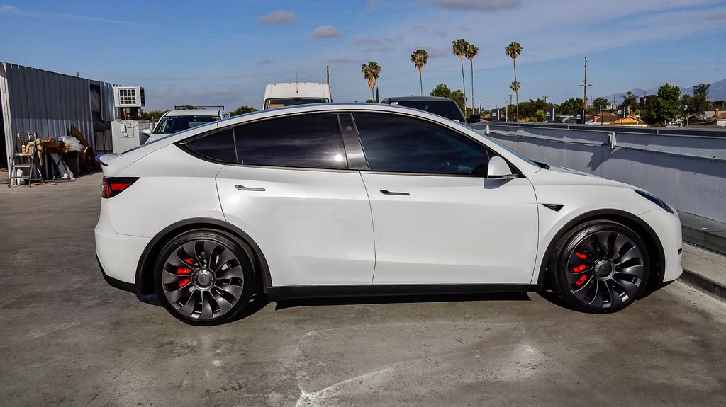 Used 2024 Tesla Model Y Performance image 12
