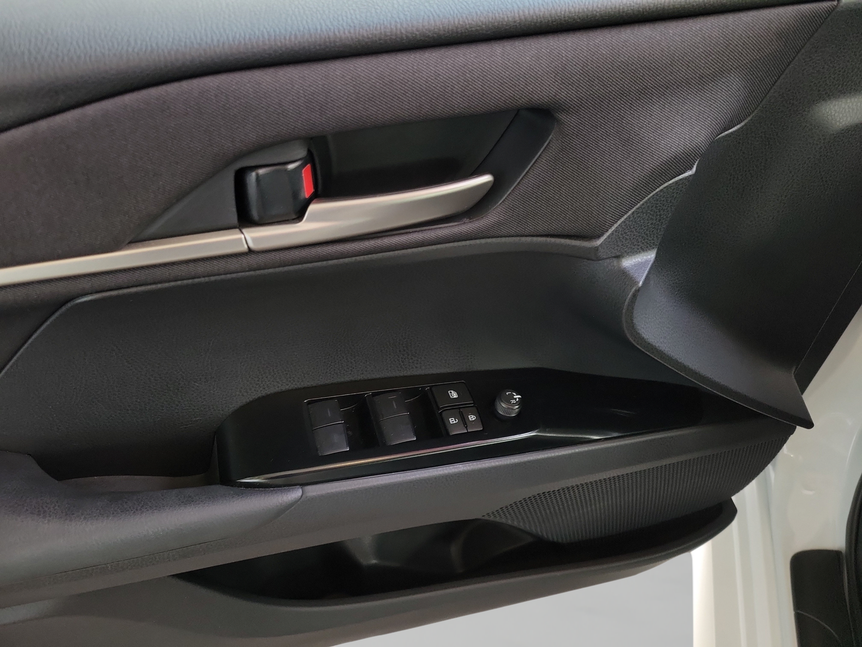 Used 2026 Toyota Camry LE FWD image 7