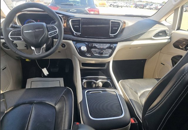 Used 2022 Chrysler Pacifica Limited image 15