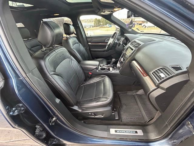 Used 2017 Ford Explorer Platinum image 31