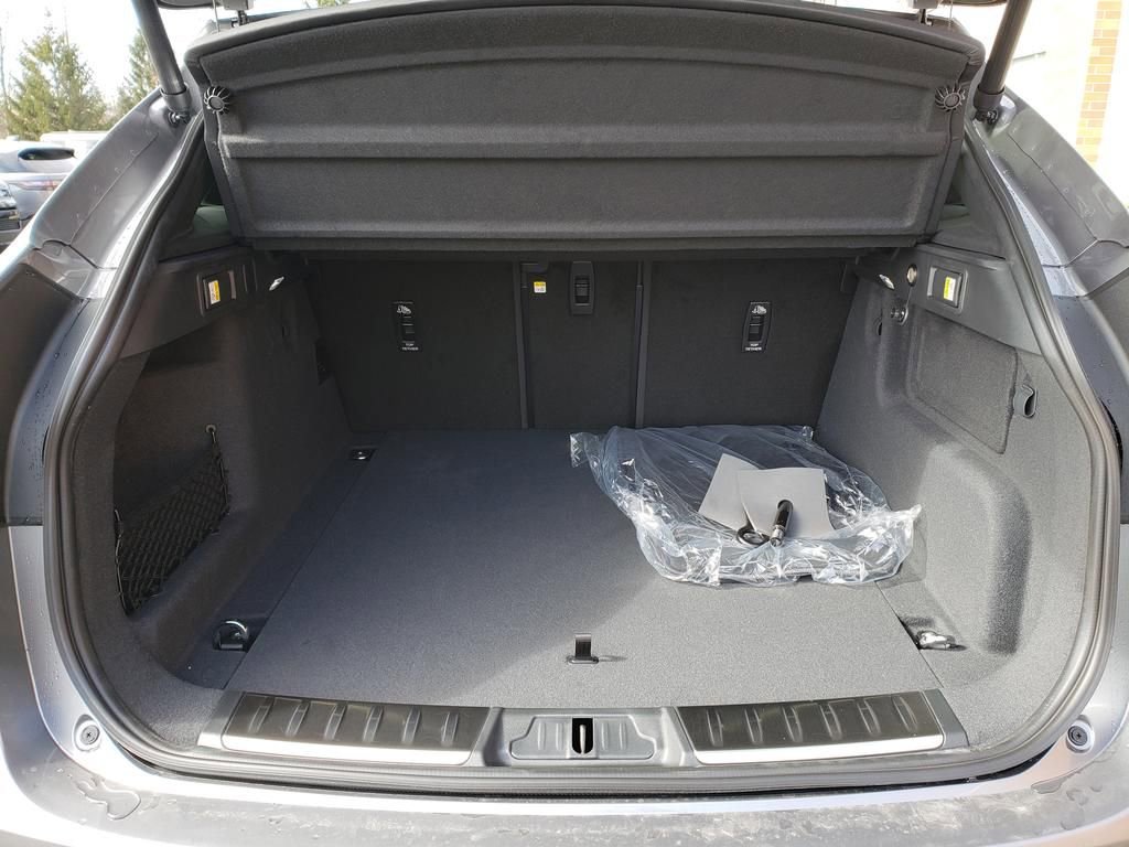 New 2026 Jaguar F-PACE R-Dynamic S image 18