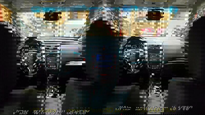 Used 2013 Nissan Altima 2.5 SL w/ Technology Pkg image 18