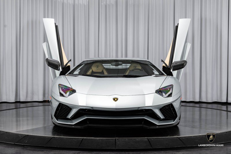 Used 2018 Lamborghini Aventador S image 7