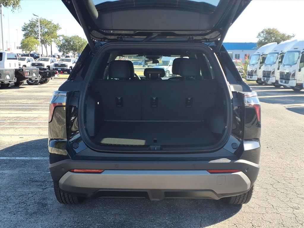 New 2027 Chevrolet Equinox LT w/ Convenience Package II FWD image 12