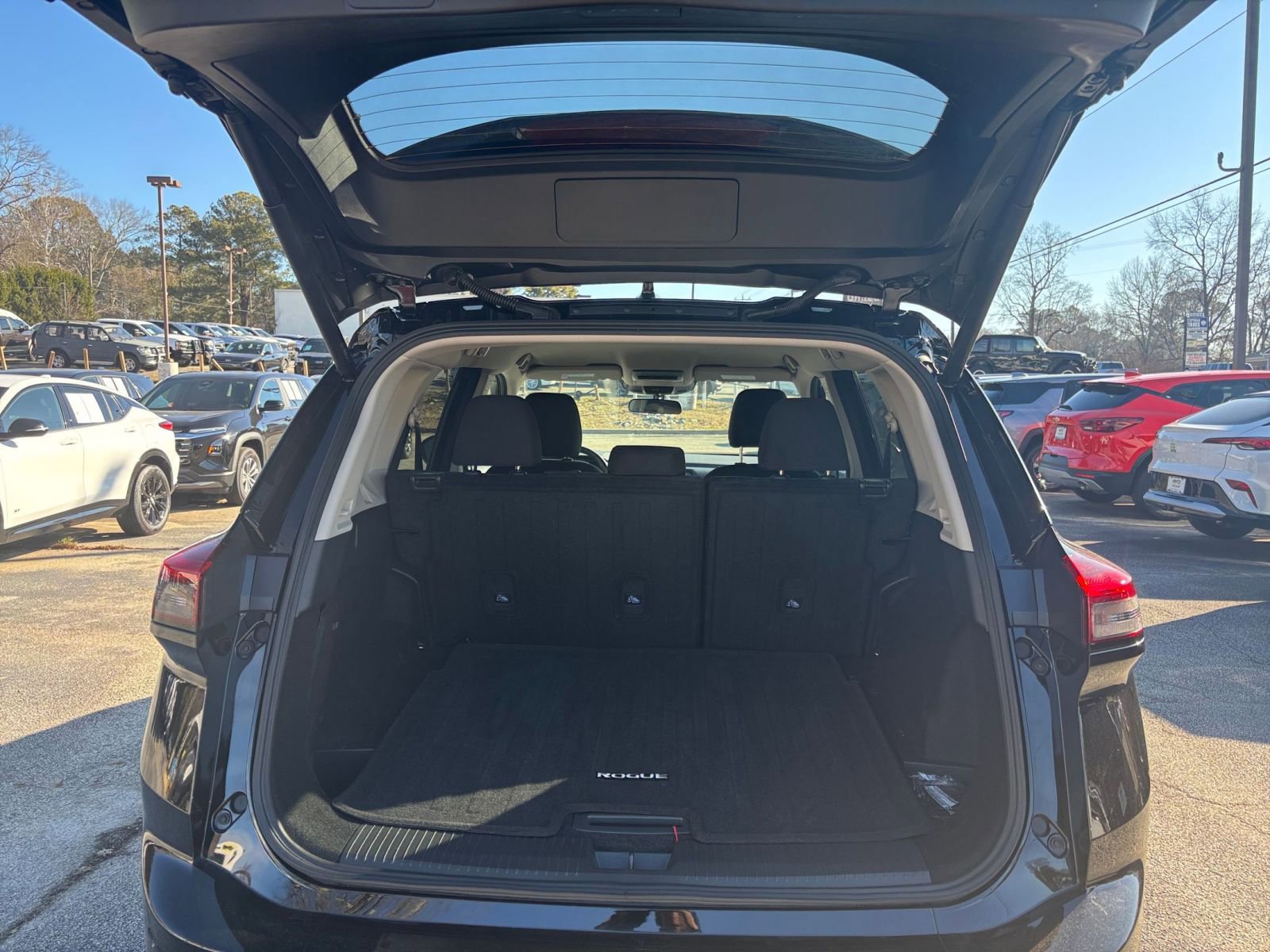 Used 2025 Nissan Rogue SV image 33