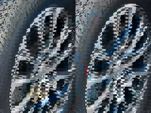 Used 2025 GMC Yukon XL Denali image 12