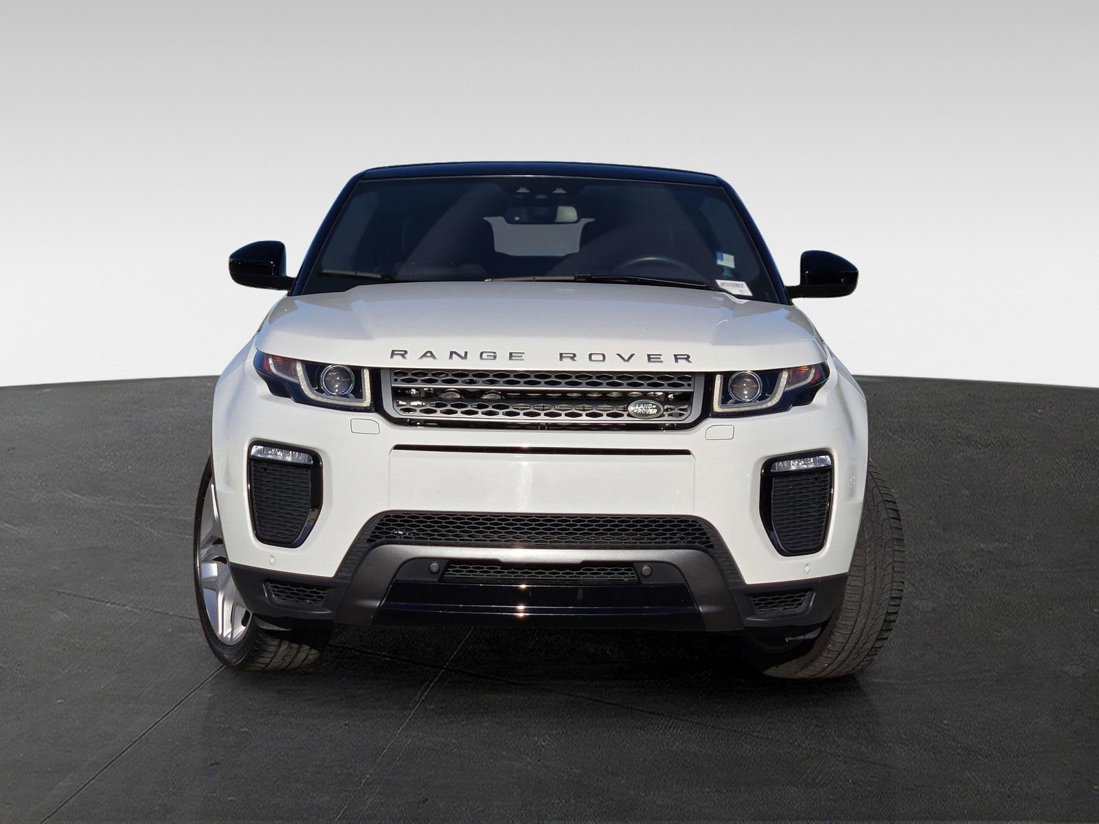 Used 2018 Land Rover Range Rover Evoque SE Dynamic AWD/4WD image 2