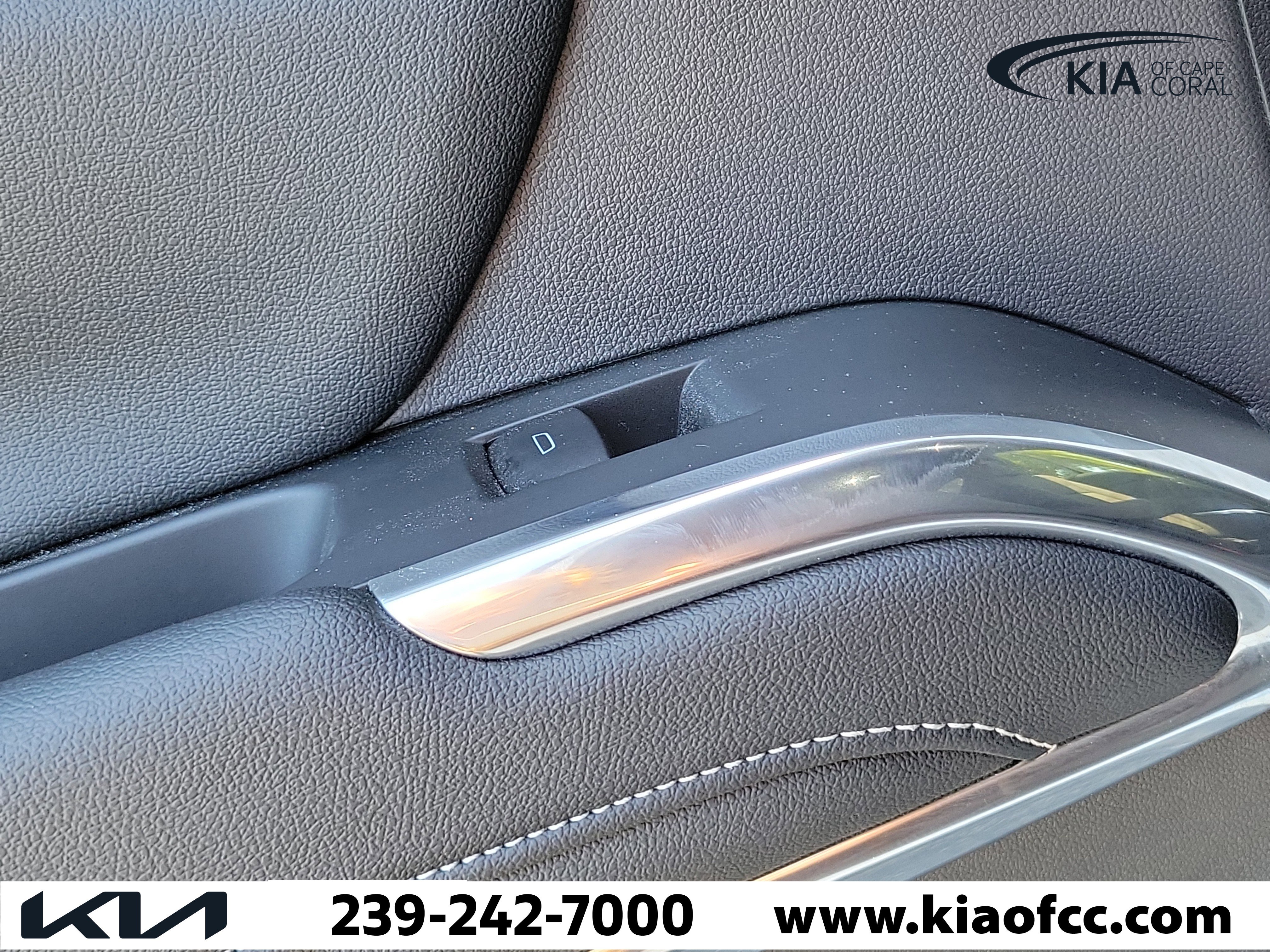 Used 2025 Chevrolet Traverse LT image 14