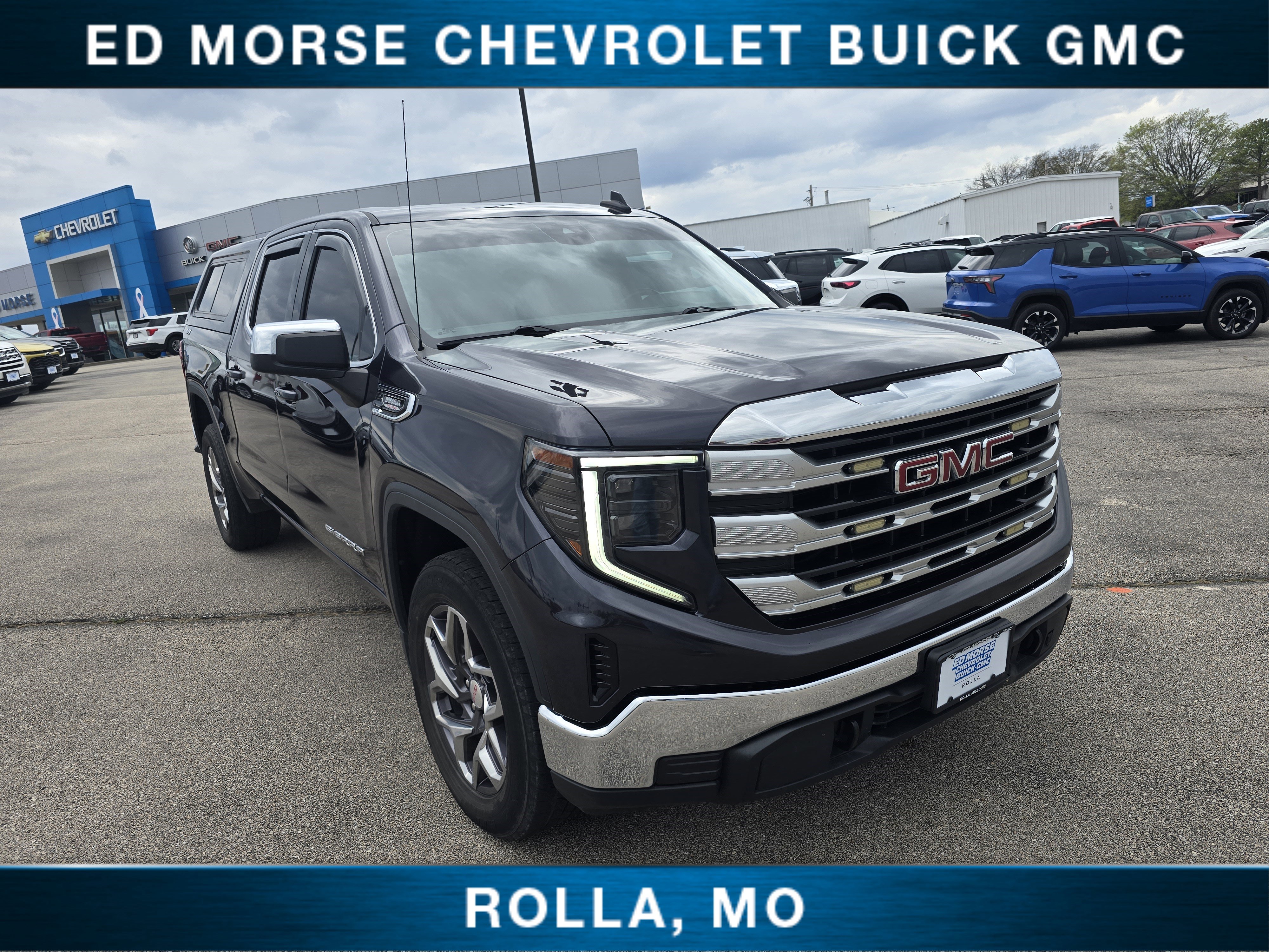 Used 2022 GMC Sierra 1500 SLE image 1