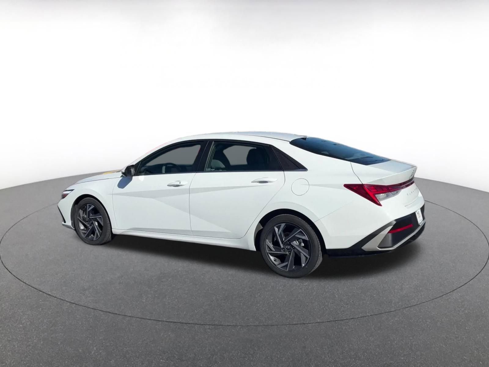 Used 2025 Hyundai Elantra SEL image 10