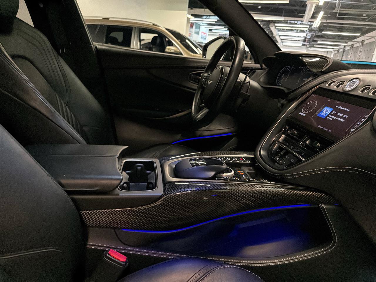 Used 2021 Aston Martin DBX AWD/4WD image 36