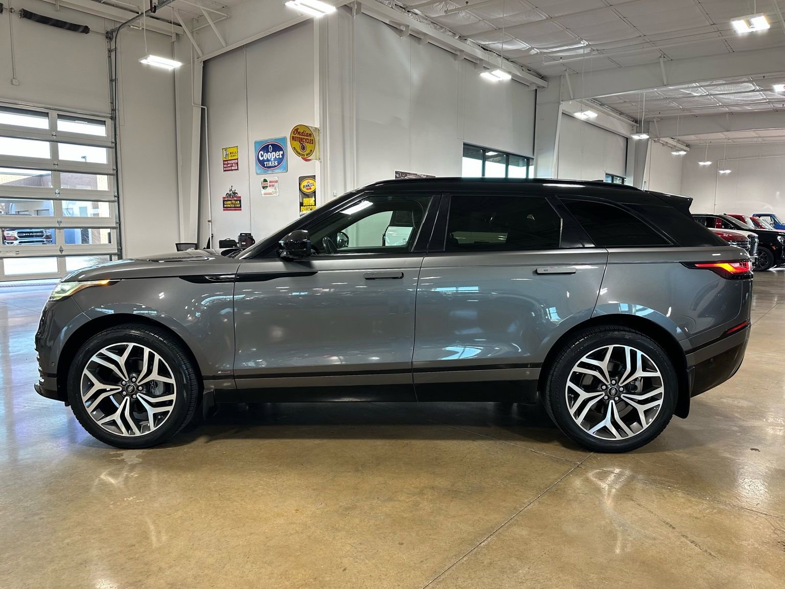 Used 2019 Land Rover Range Rover Velar R-Dynamic SE image 5