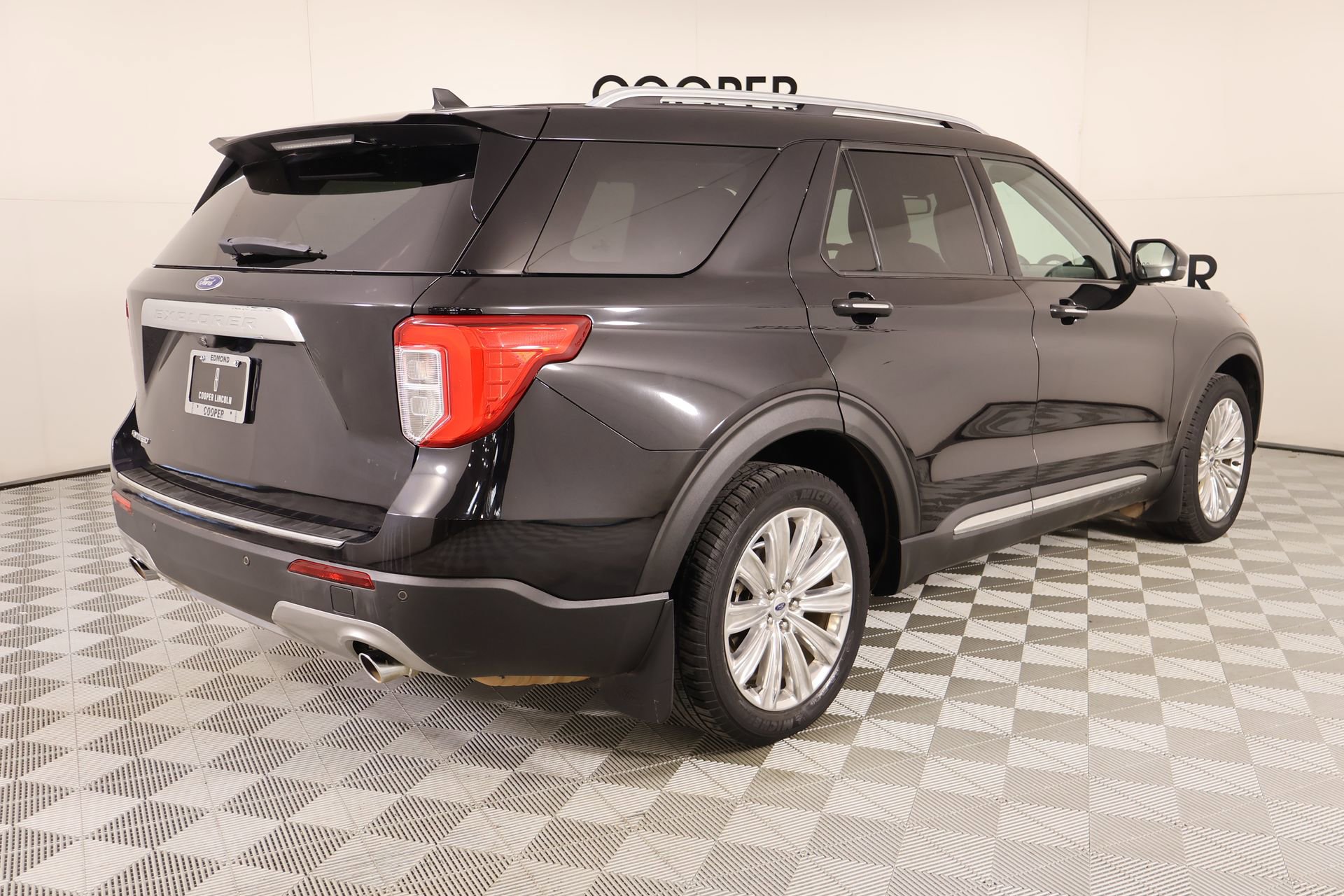 Used 2022 Ford Explorer Limited w/ Limited Technology Package image 23