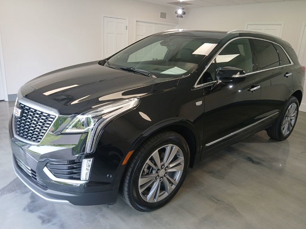 Used 2025 Cadillac XT5 Premium Luxury w/ Technology Package AWD/4WD image 4