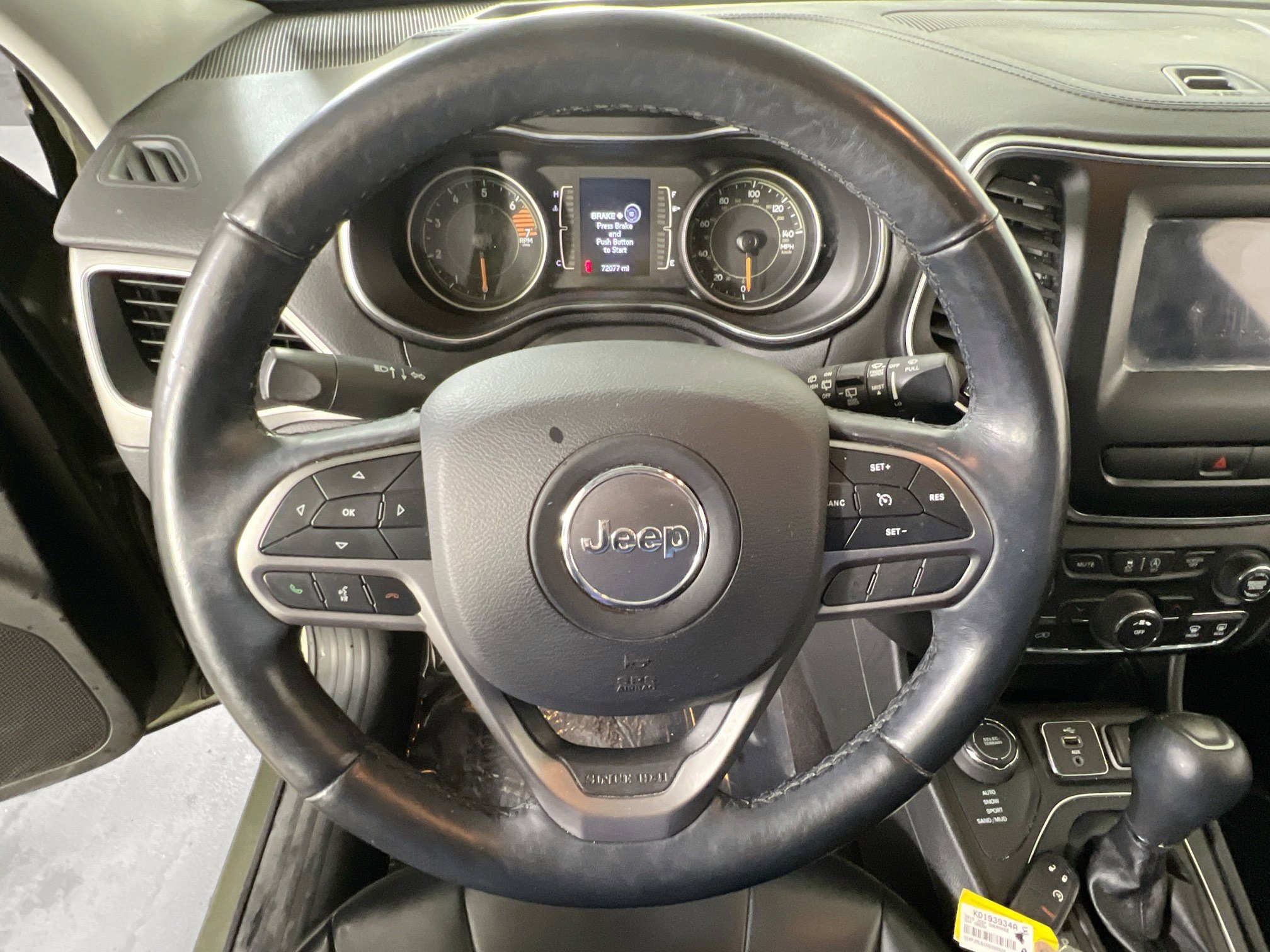 Used 2019 Jeep Cherokee Latitude Plus w/ Cold Weather Group image 11