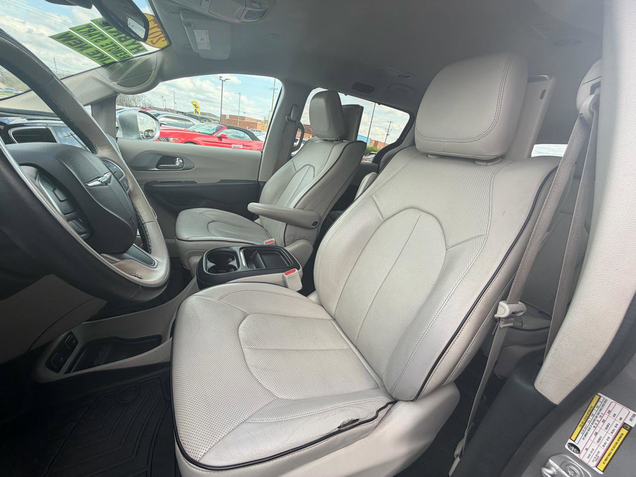 Used 2017 Chrysler Pacifica Platinum FWD image 21