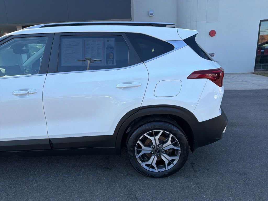 Certified 2023 Kia Seltos EX image 9