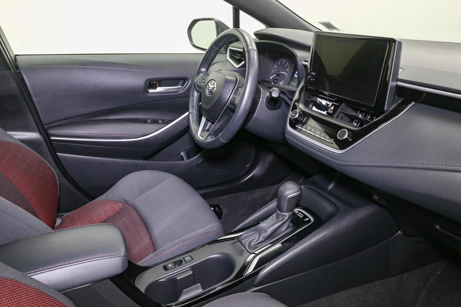 Used 2023 Toyota Corolla SE w/ Carpet Mat Package (TMS) FWD image 19