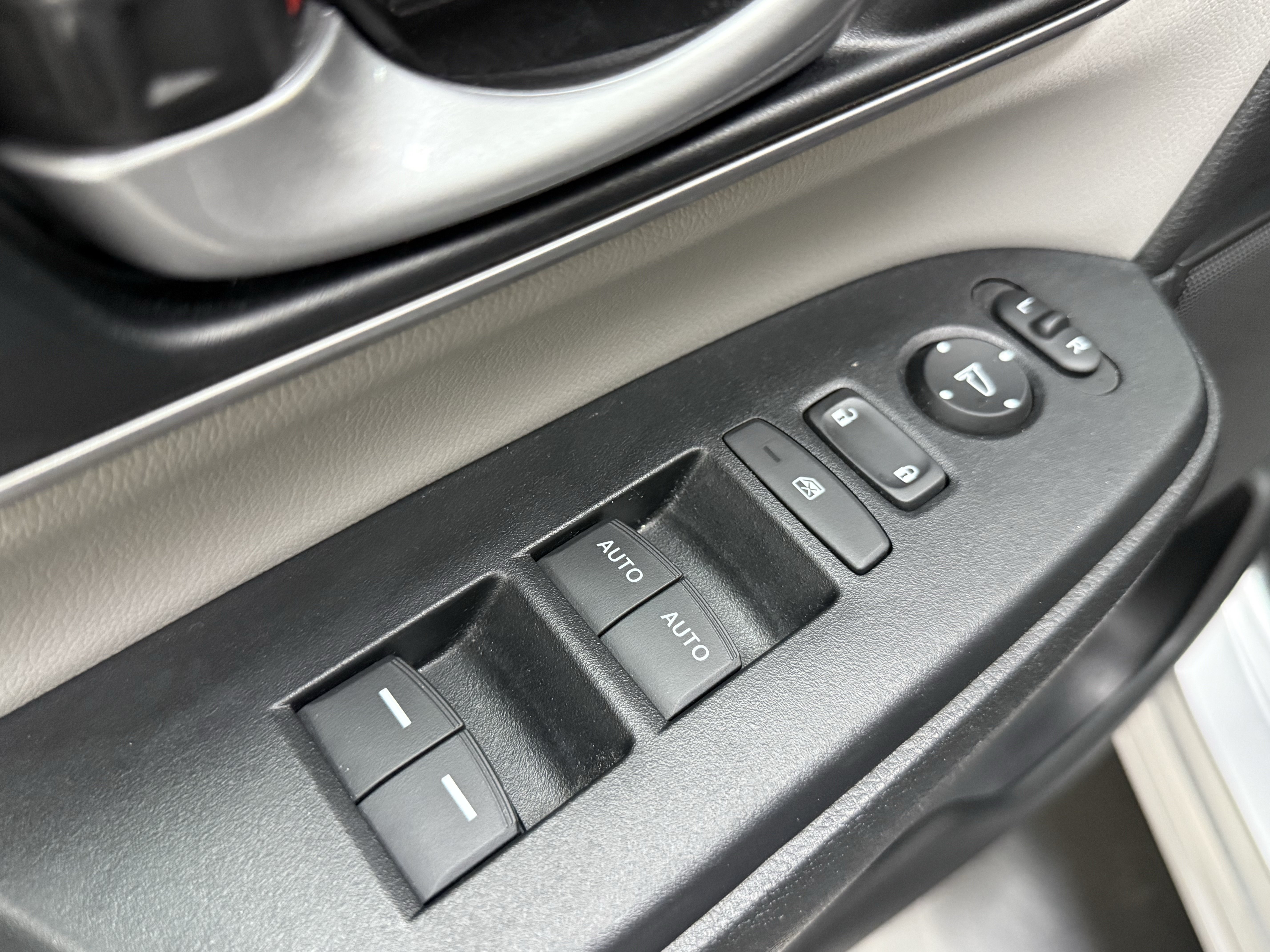 Used 2022 Honda CR-V Touring image 11