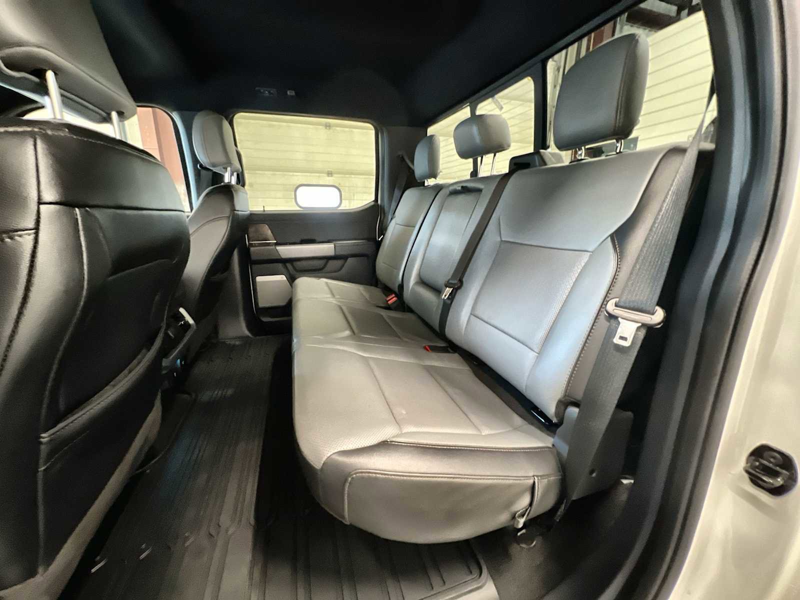 Used 2022 Ford F150 Lightning Lariat image 25