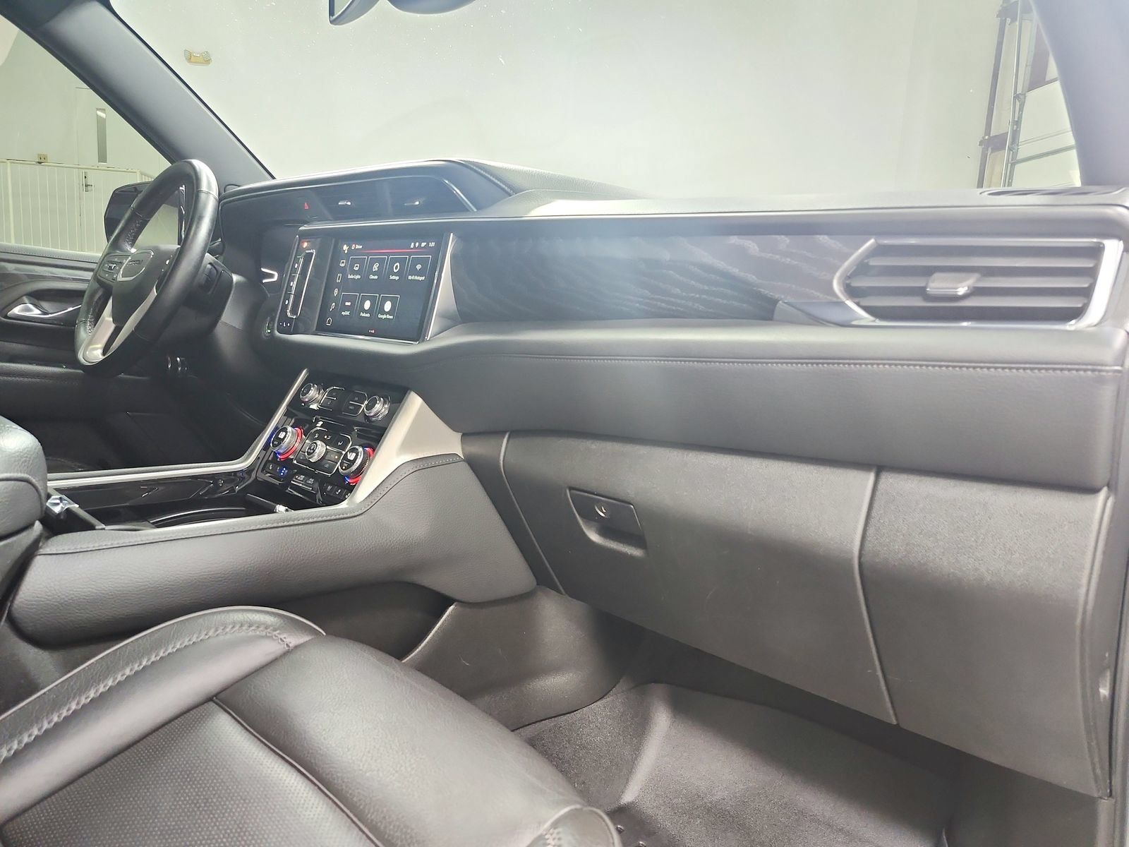 Used 2023 GMC Yukon XL Denali RWD image 46