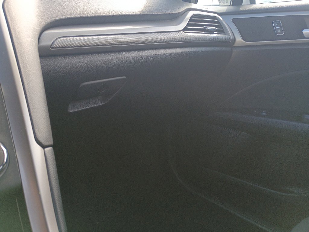 Used 2017 Ford Fusion SE image 20